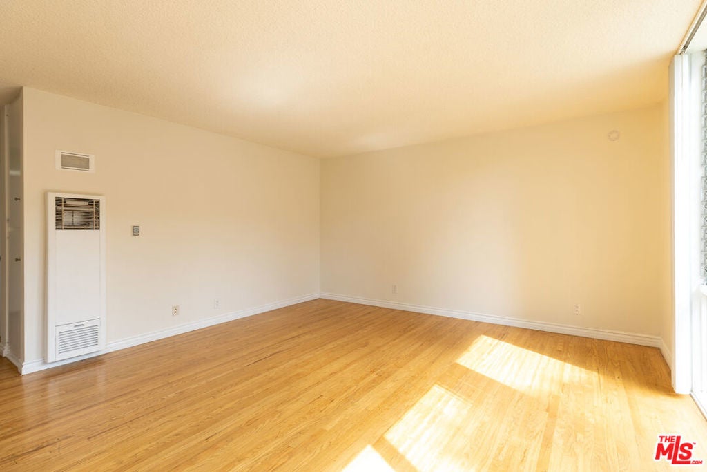 Photo of Listing #25575489