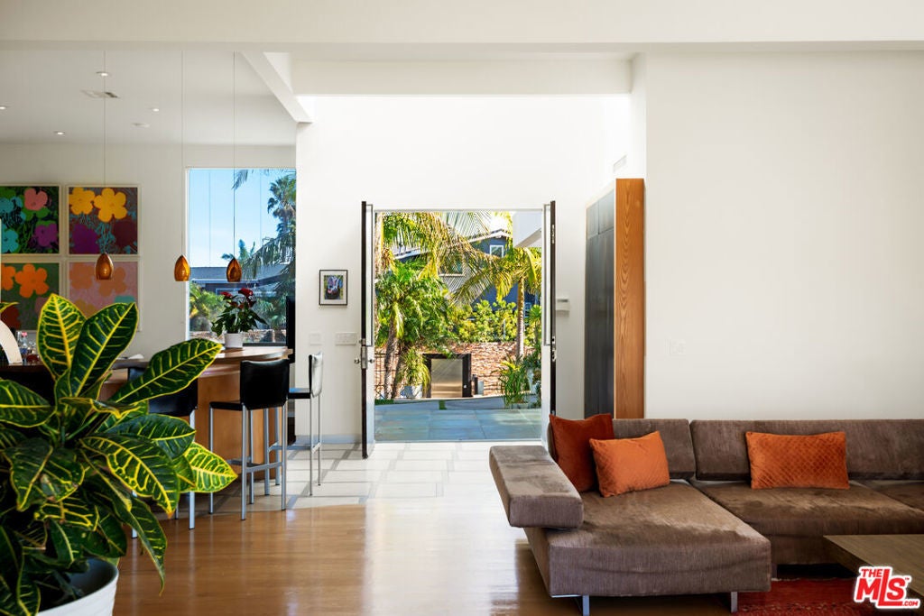 Photo of Listing #25578805