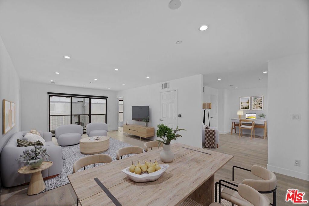 Photo of Listing #25576675