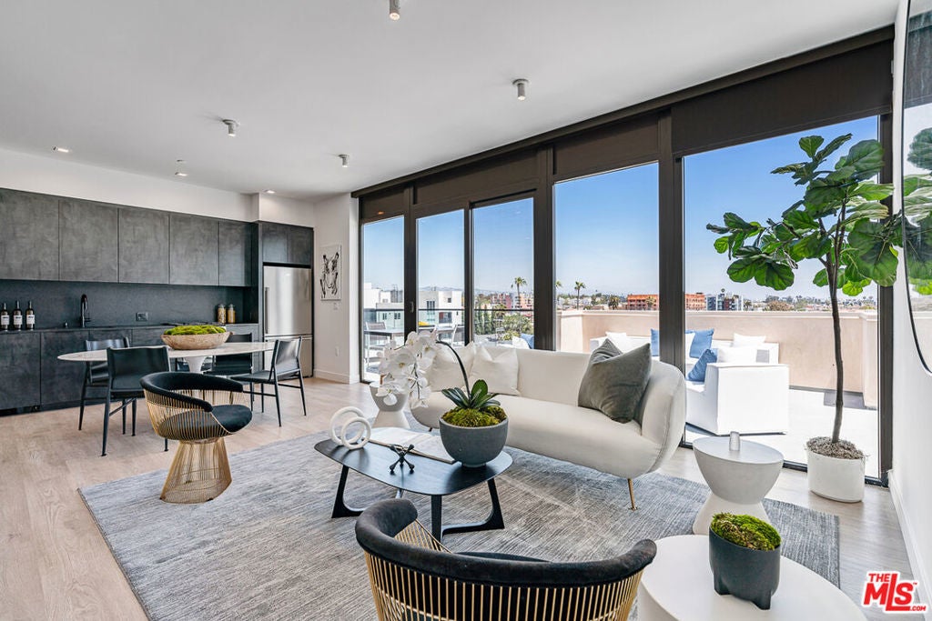 Photo of Listing #25580757