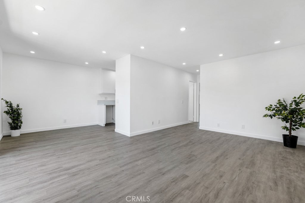 Photo of Listing #SR25189908