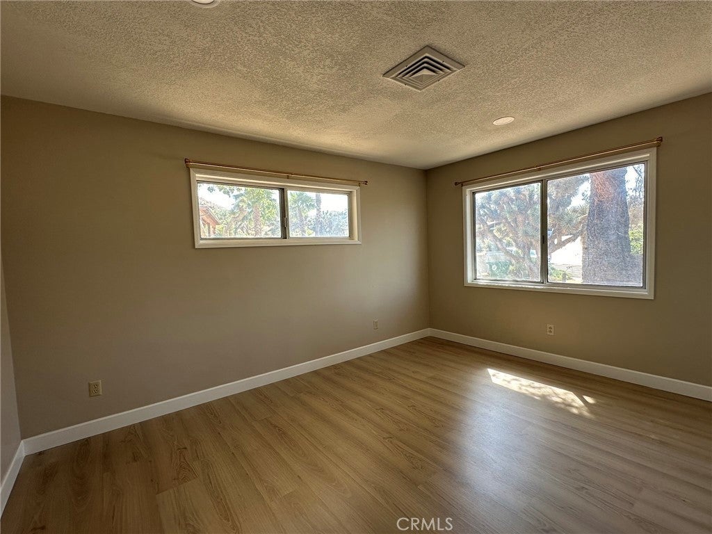 Photo of Listing #CV25191355