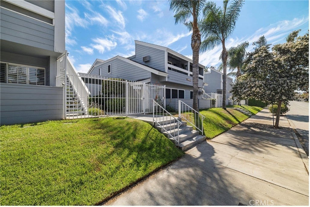 Photo of Listing #SR25191798