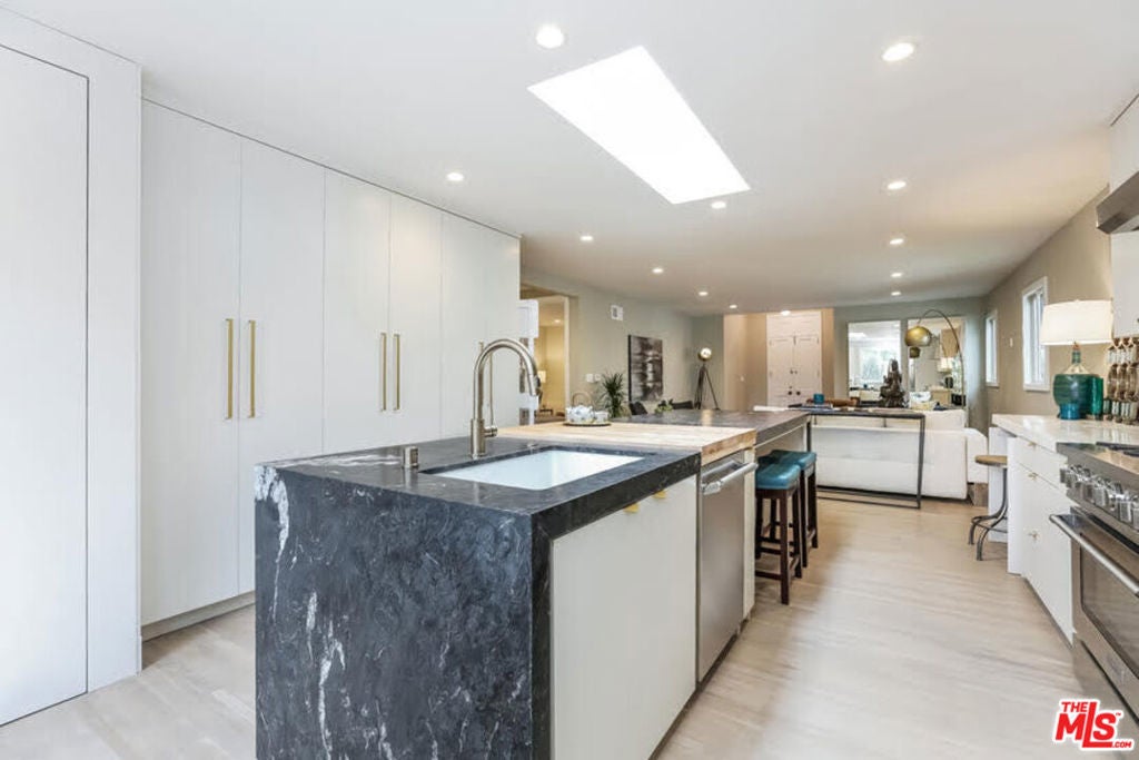 Photo of Listing #25584061