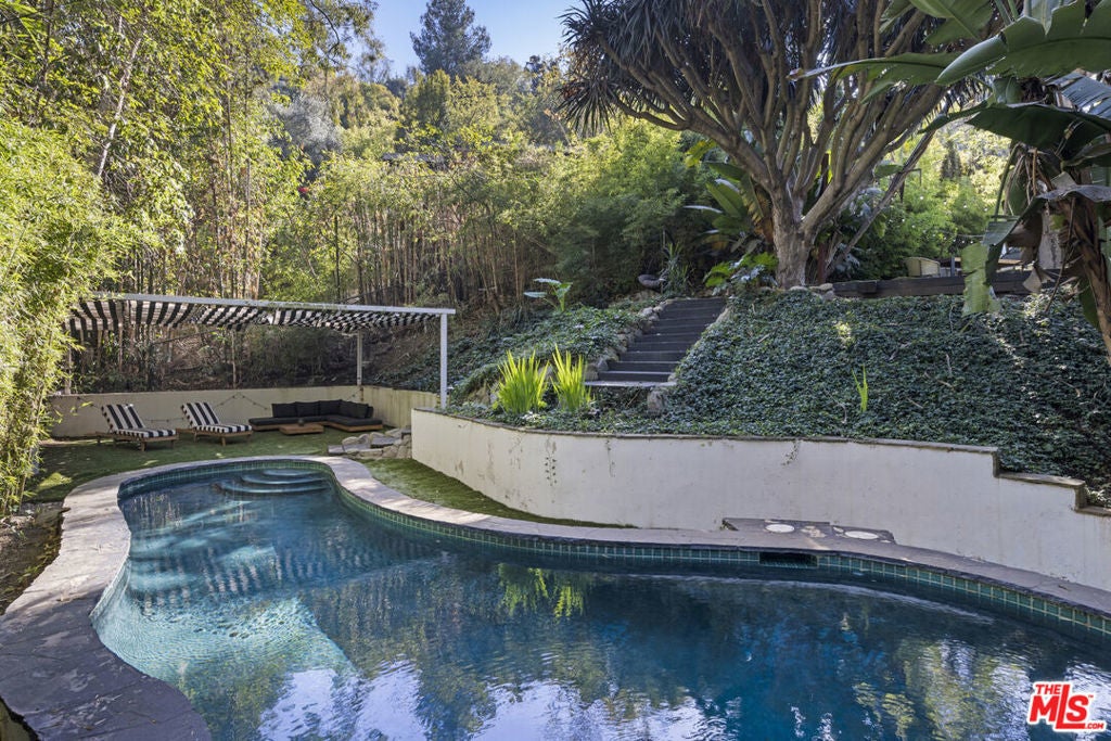 Photo of Listing #25583399