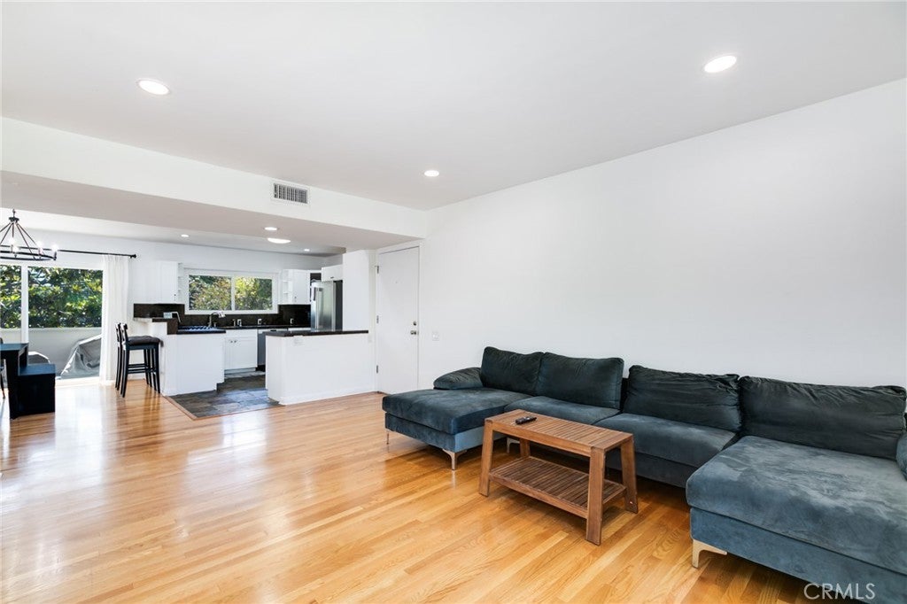 Photo of Listing #WS25197636