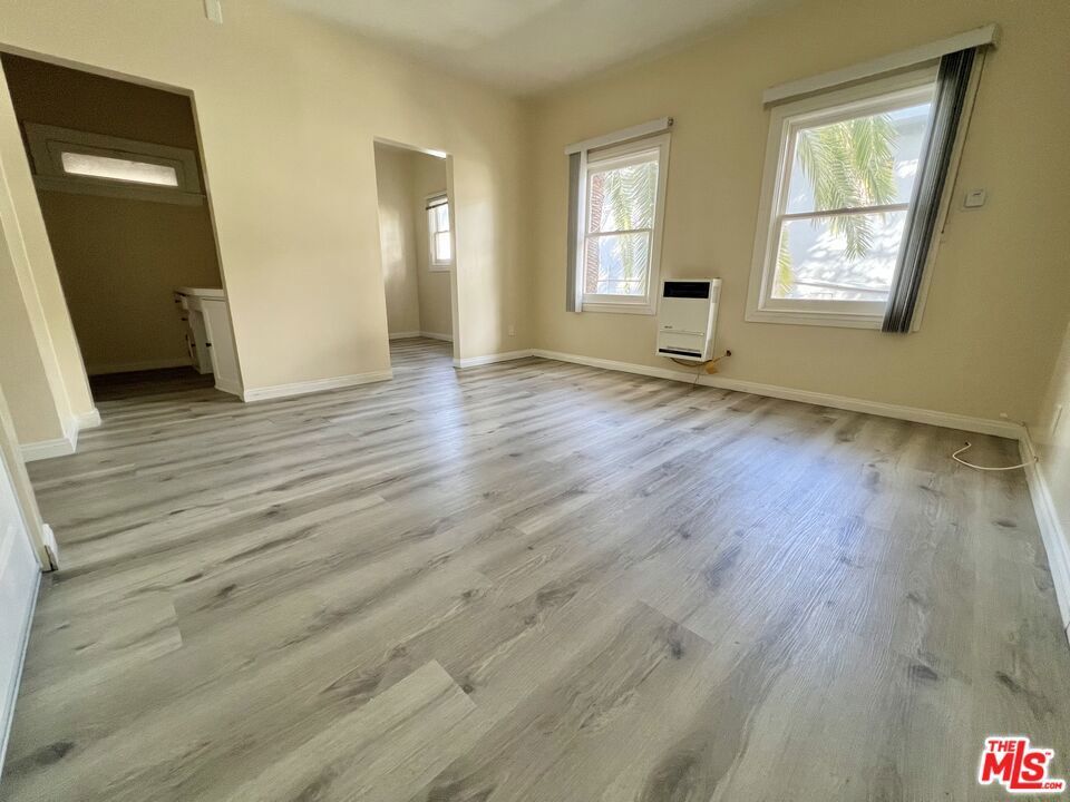 Photo of Listing #25587177