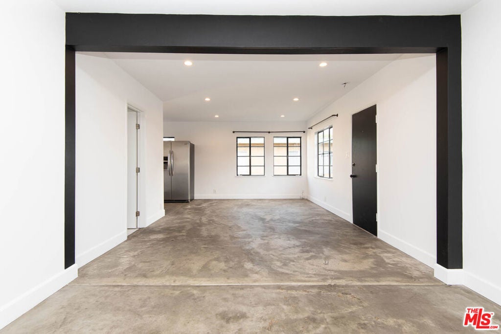 Photo of Listing #25588403