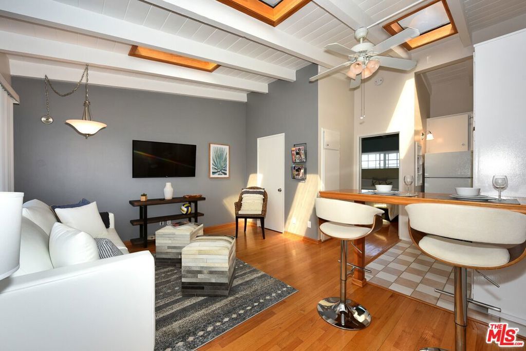 Photo of Listing #25589177