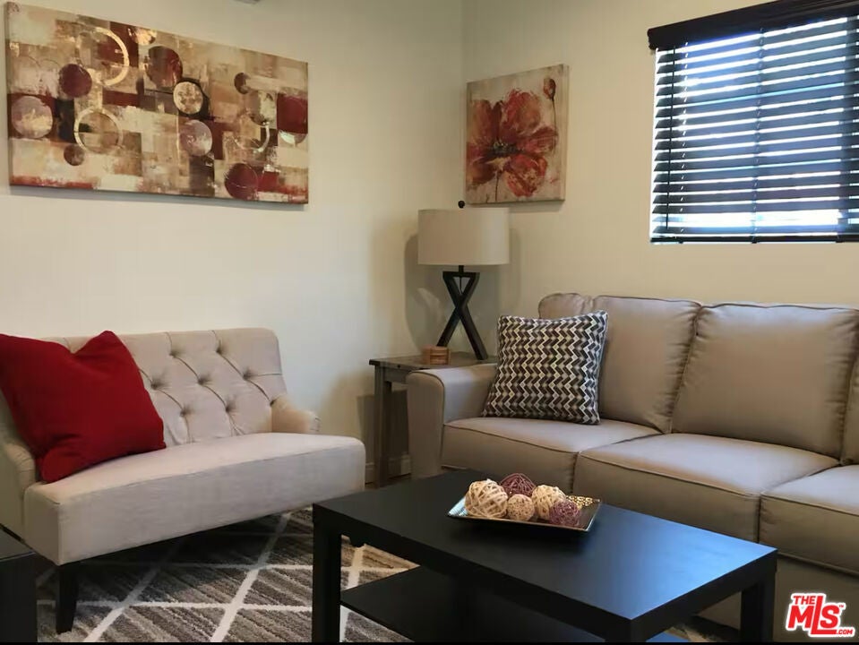 Photo of Listing #25590979