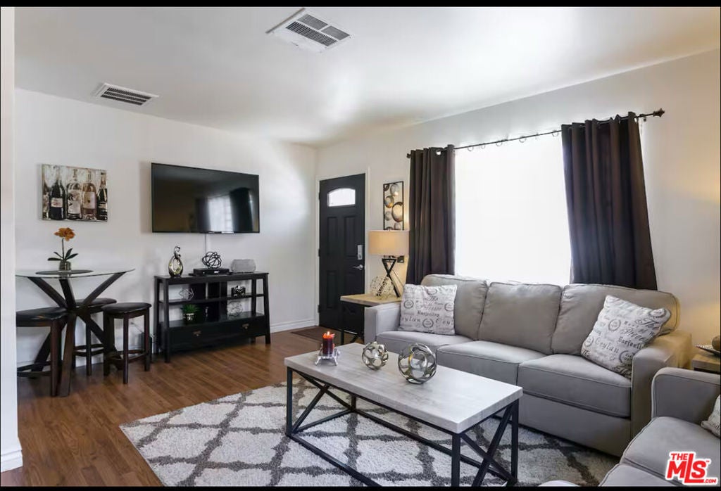 Photo of Listing #25590739