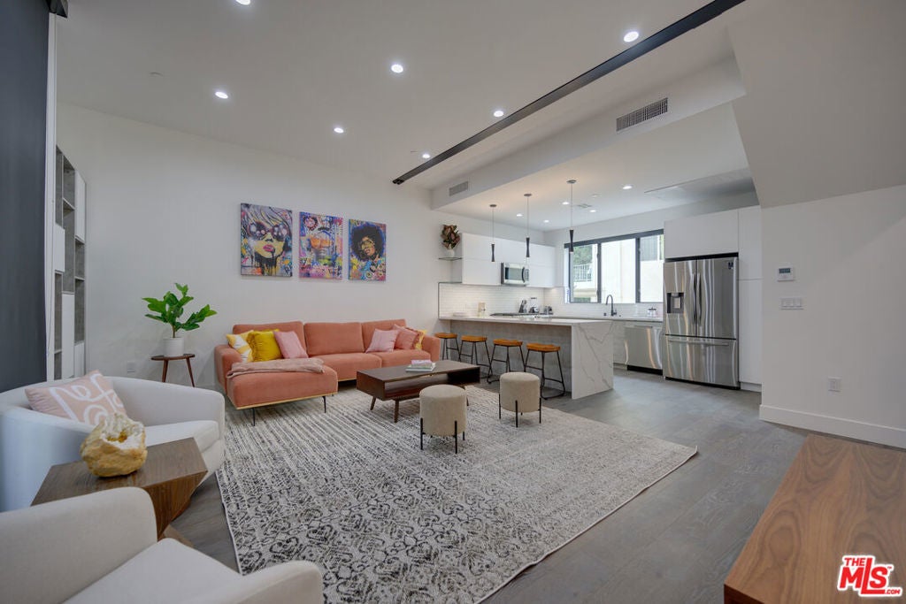 Photo of Listing #25589903