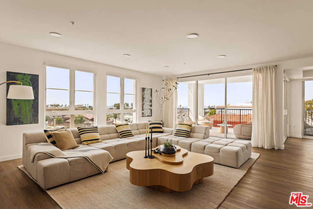 Photo of Listing #25592717