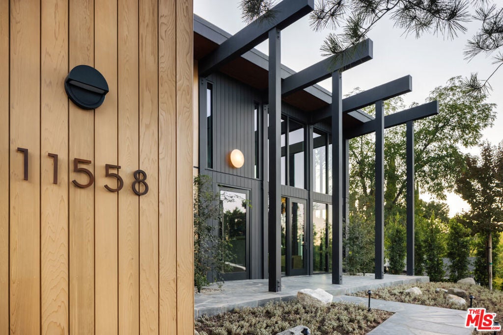 Photo of Listing #25592941