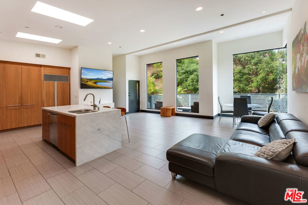 Photo of Listing #25592125