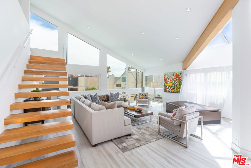 Photo of Listing #25593815