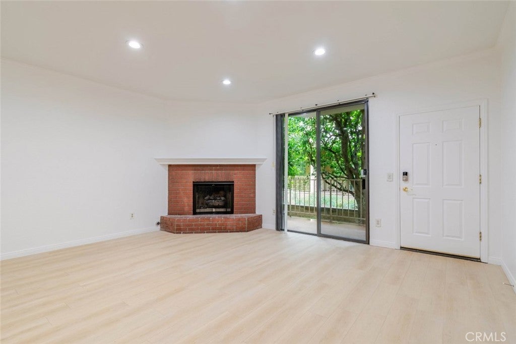 Photo of Listing #SR25221147