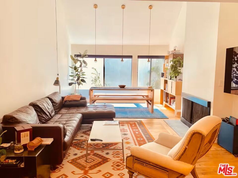 Photo of Listing #25595997