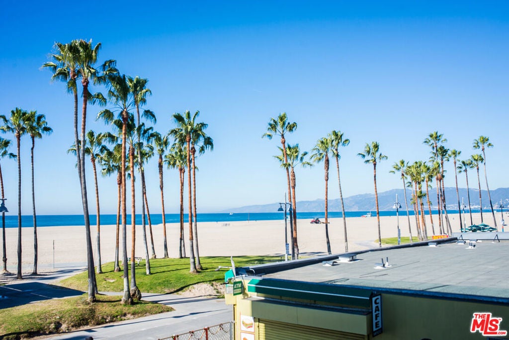 Photo of Listing #25596193