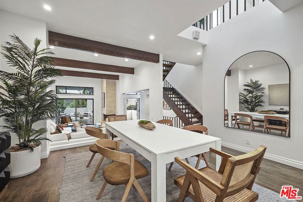 Photo of Listing #25596317