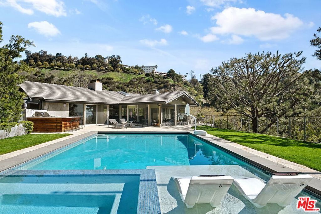 Photo of Listing #25596325