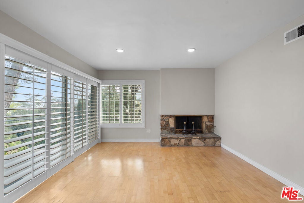 Photo of Listing #25596819