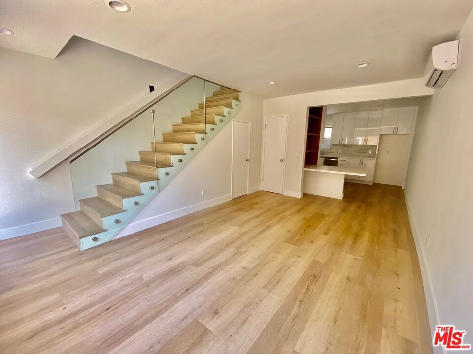 Photo of Listing #25597319