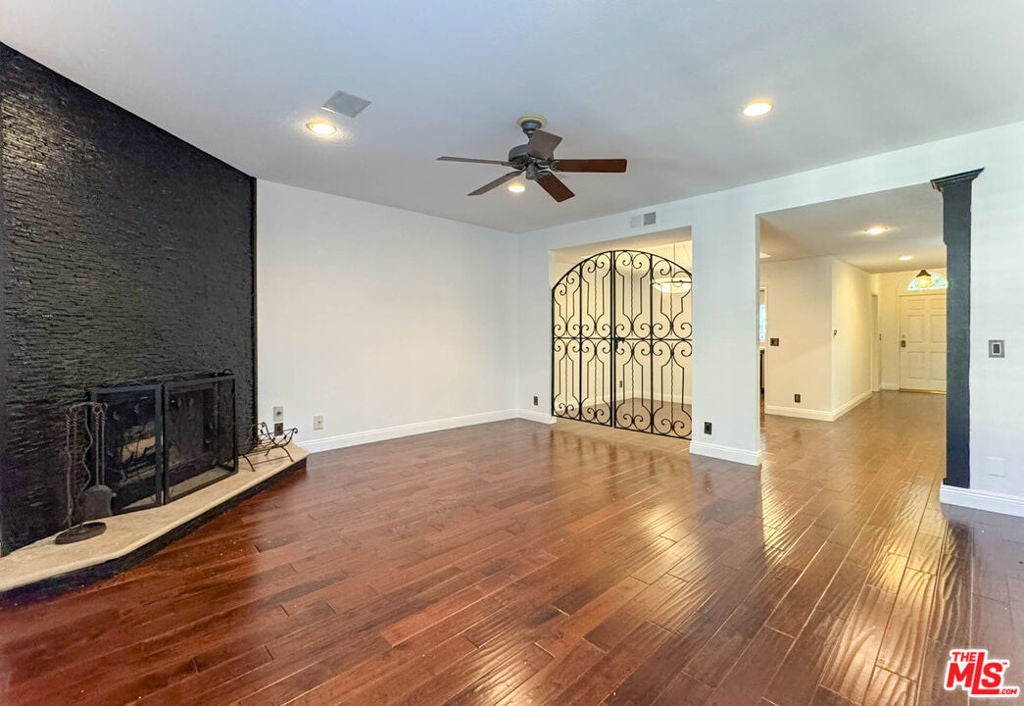 Photo of Listing #25597561