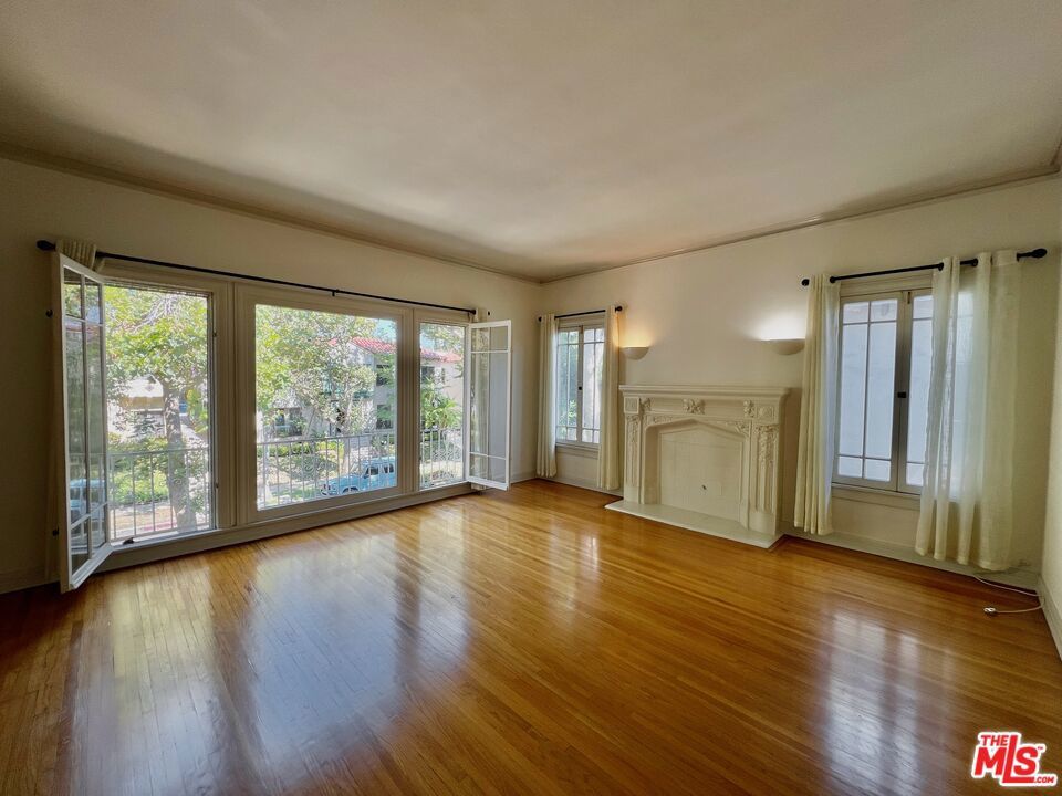 Photo of Listing #25597337