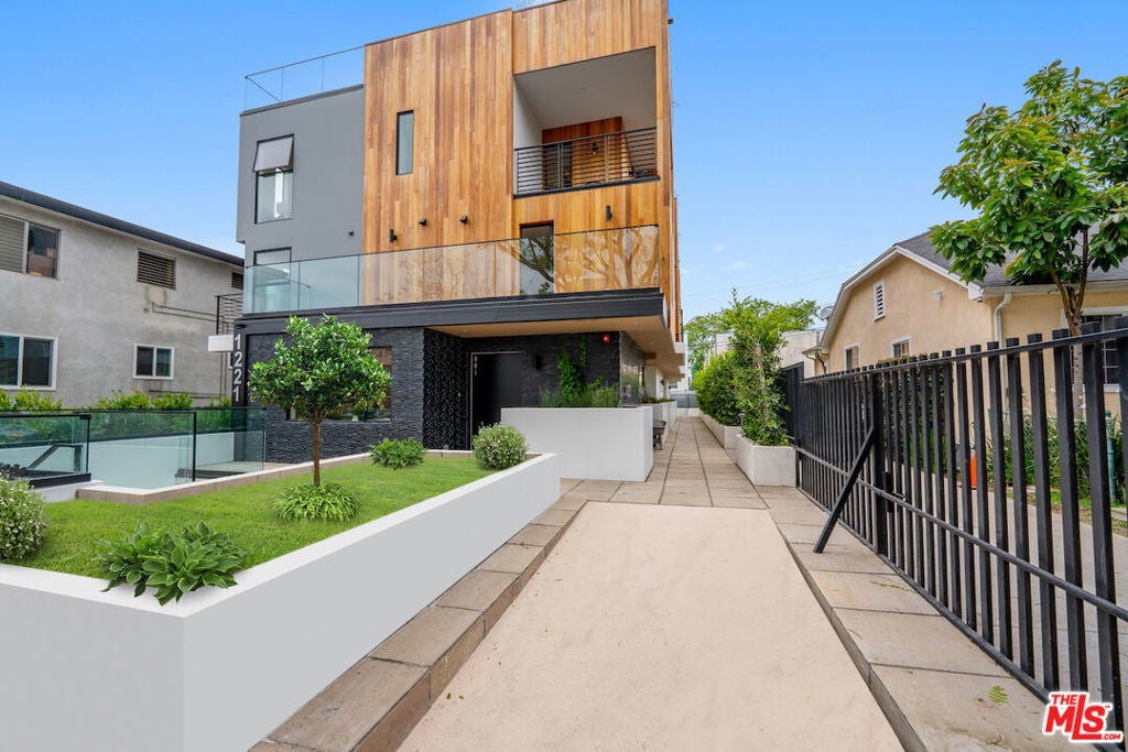 Photo of Listing #25597733