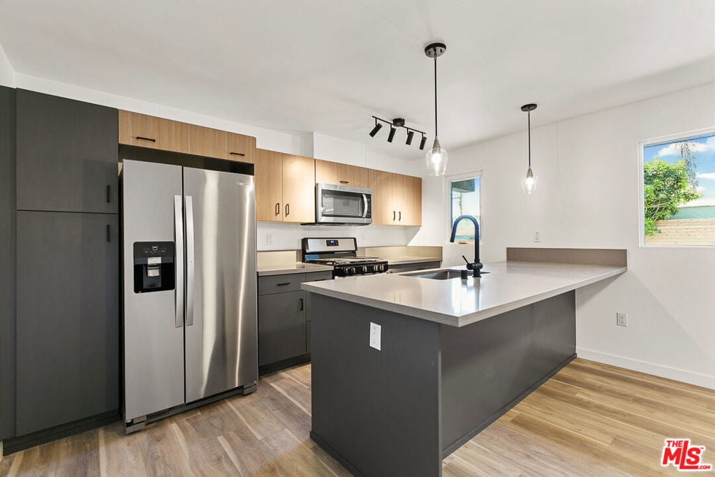 Photo of Listing #25597935