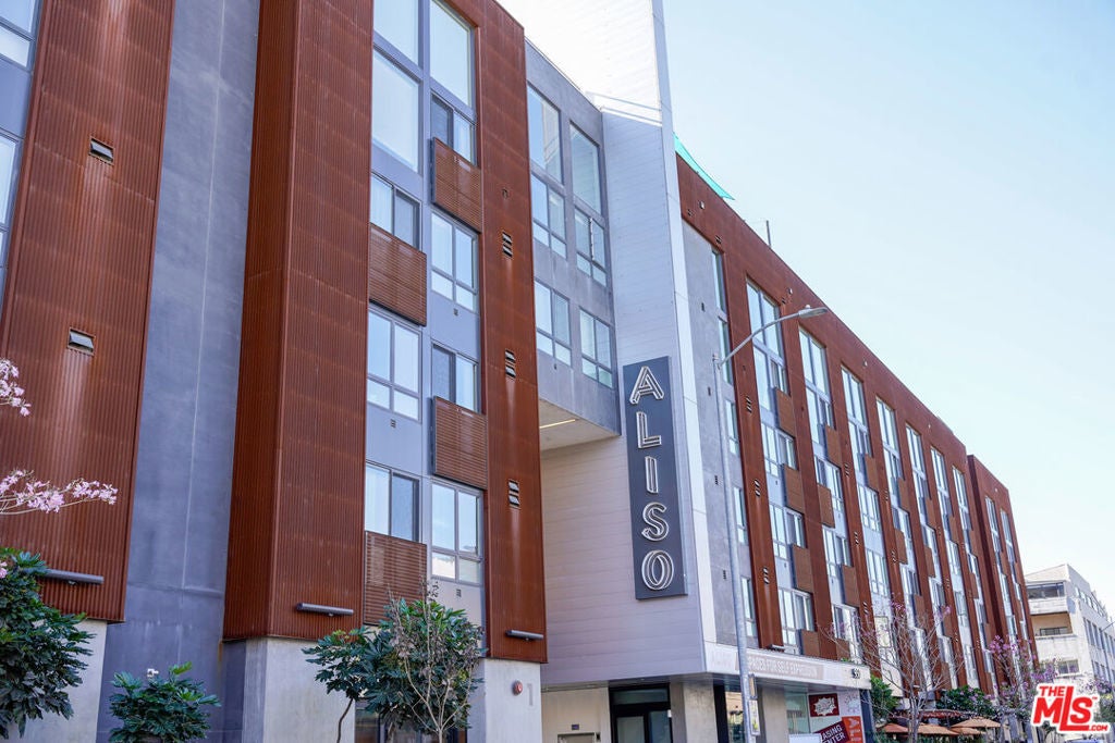 Photo of Listing #25598377