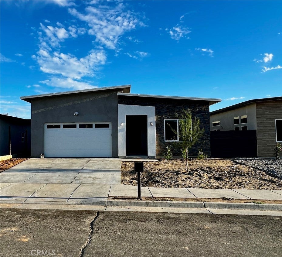 Photo of Listing #IV25227466