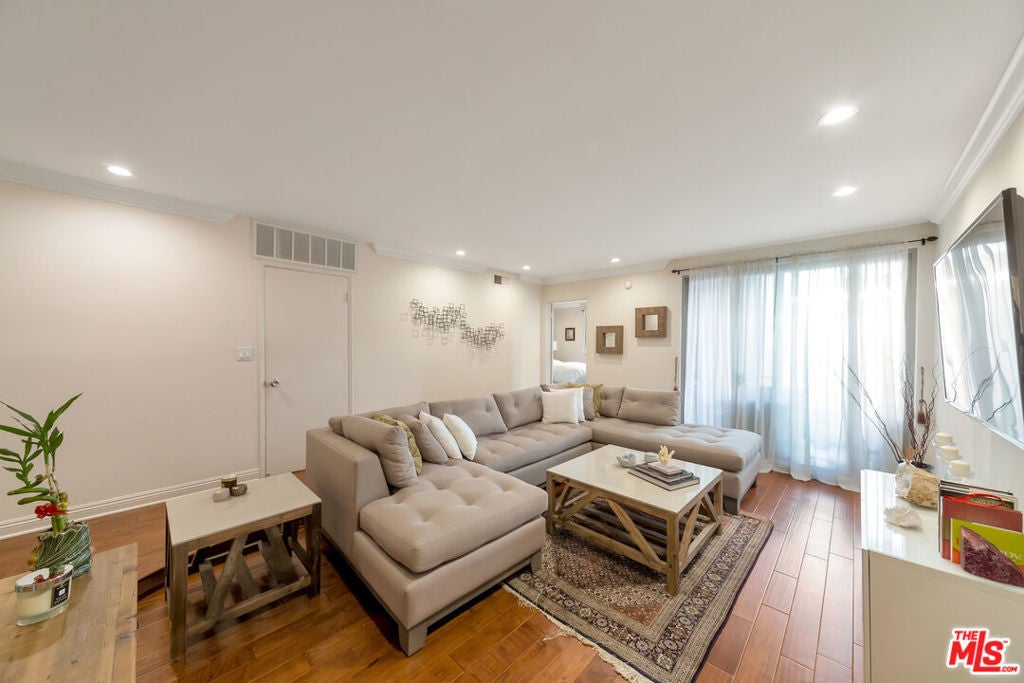 Photo of Listing #25599147