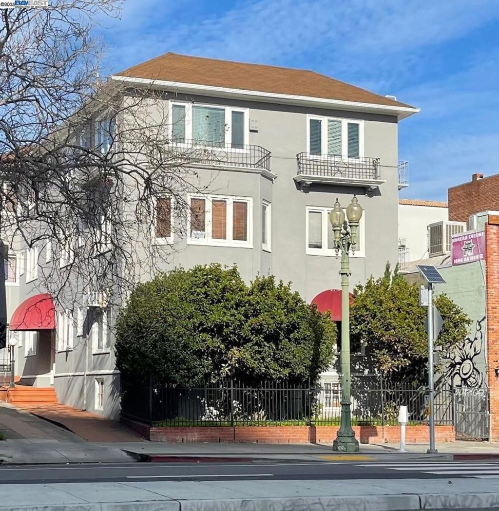 370 Grand Ave, Oakland
