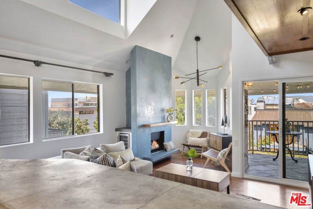 Photo of Listing #25597241