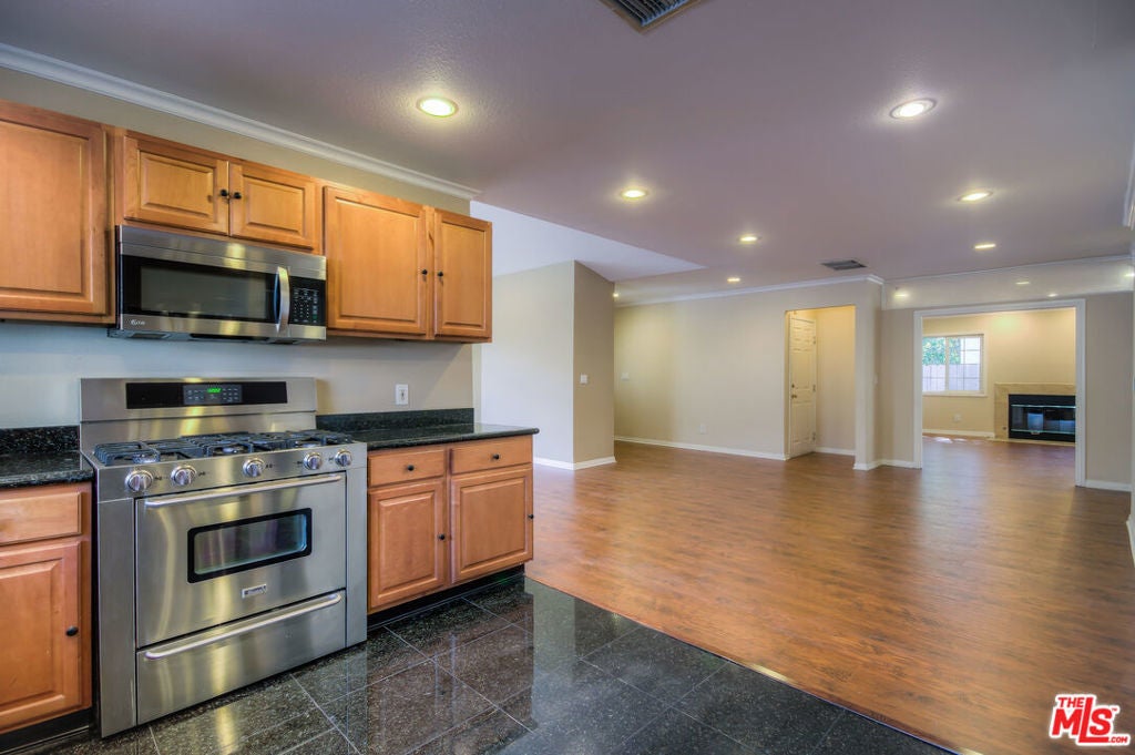 Photo of Listing #25599375