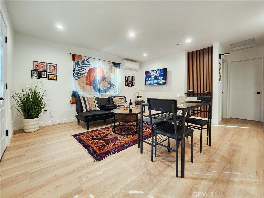 Photo of Listing #SR25228911