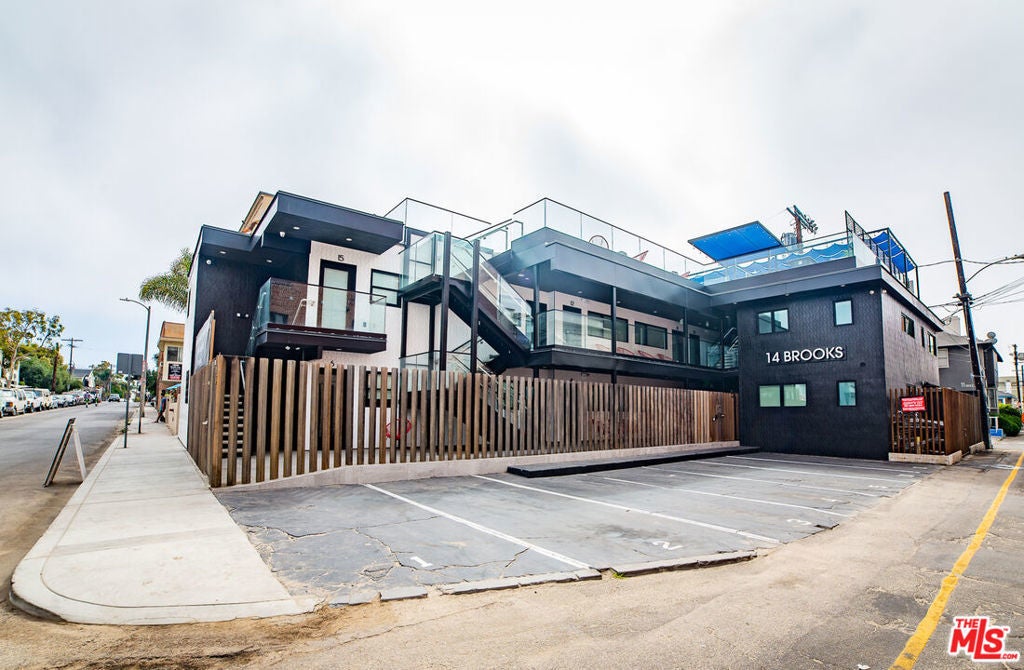 Photo of Listing #25600441