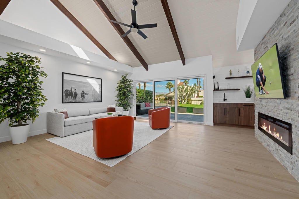 Photo of Listing #219136329DA