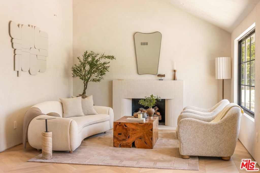 Photo of Listing #25601171