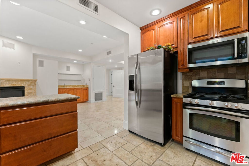 Photo of Listing #25599253