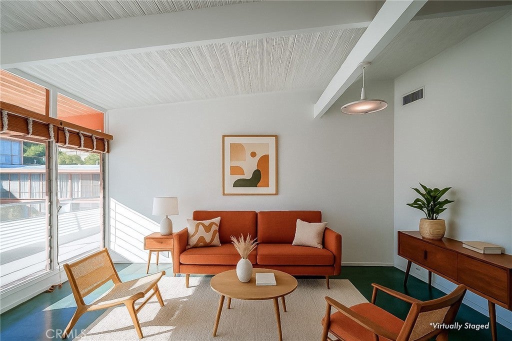 Photo of Listing #SB25233353