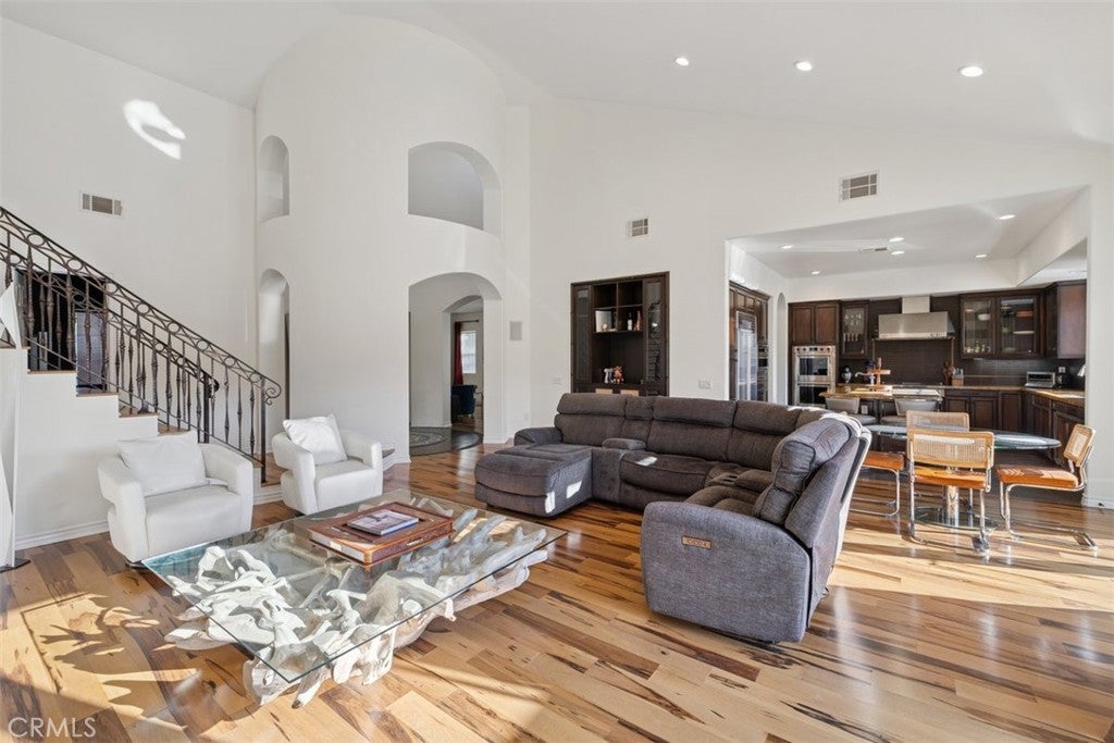 Photo of Listing #SR25231073