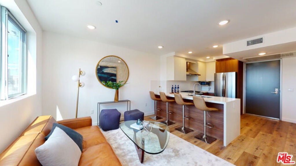 Photo of Listing #25602399