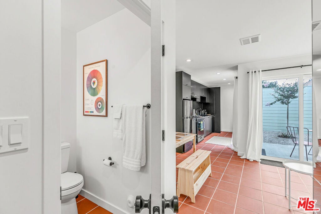 6741 Arlington Avenue, Los Angeles