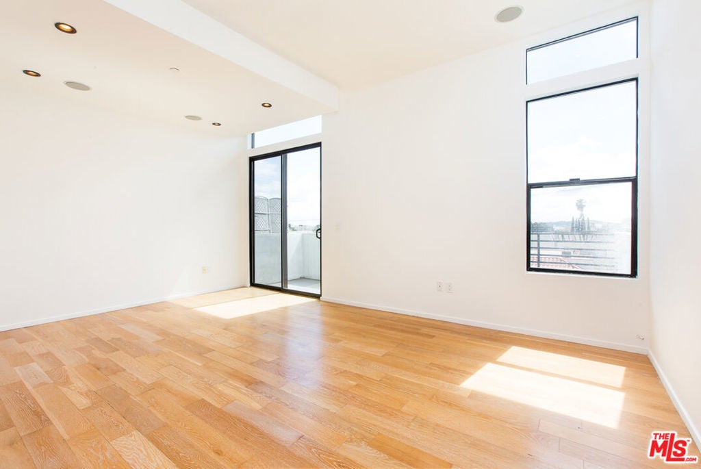 Photo of Listing #25599645