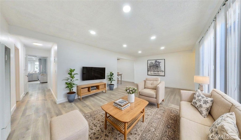 Photo of Listing #PW25233916