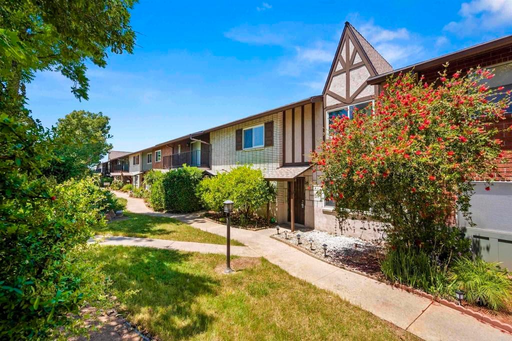 Photo of Listing #PTP2507679