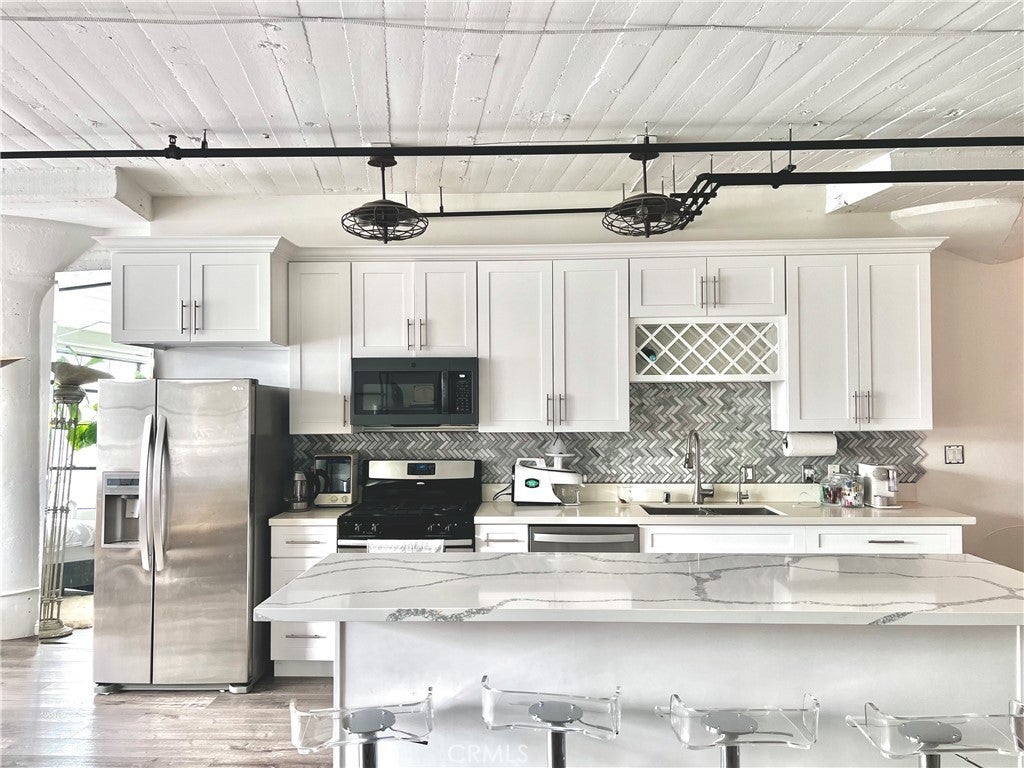 Photo of Listing #PV25236897